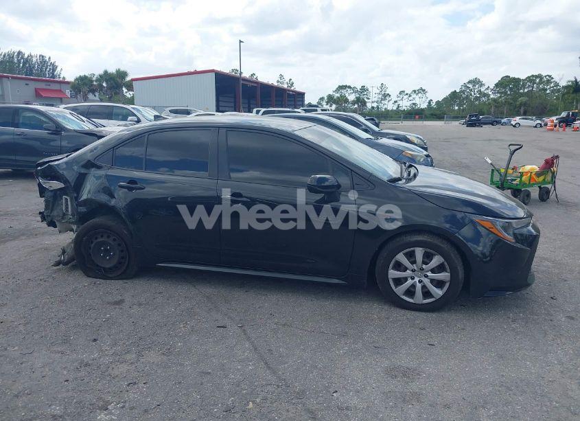 Photo 14 of 2022 Toyota Corolla LE (VIN JTDEPMAE7NJ227819)
