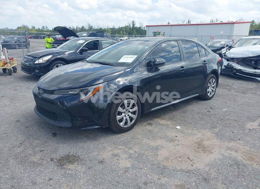 Photo 2 of 2022 Toyota Corolla LE (VIN JTDEPMAE7NJ227819)