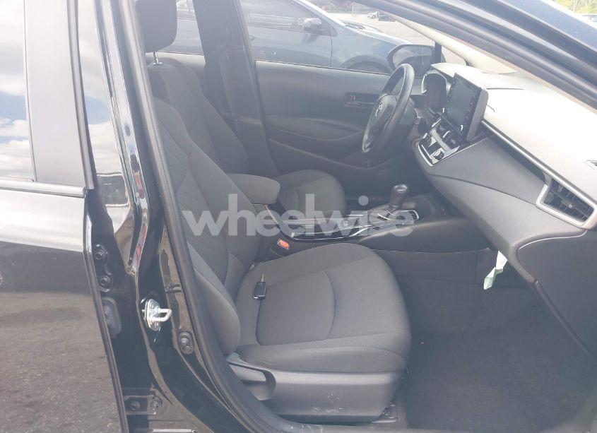 Photo 5 of 2022 Toyota Corolla LE (VIN JTDEPMAE7NJ227819)