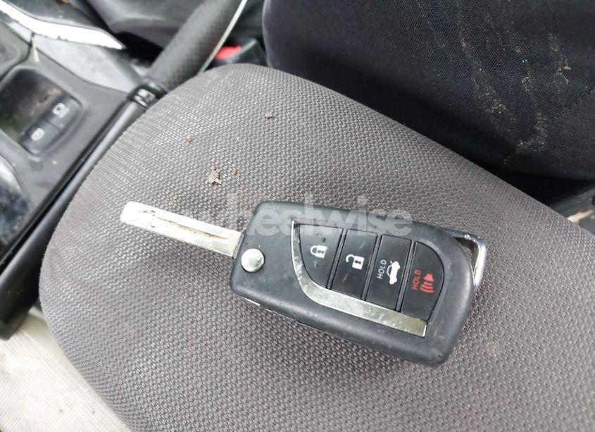 Photo 11 of 2021 Toyota Corolla LE (VIN JTDEPMAE8MJ132880)