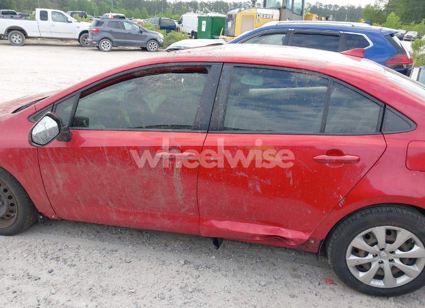 Photo 15 of 2021 Toyota Corolla LE (VIN JTDEPMAE8MJ132880)