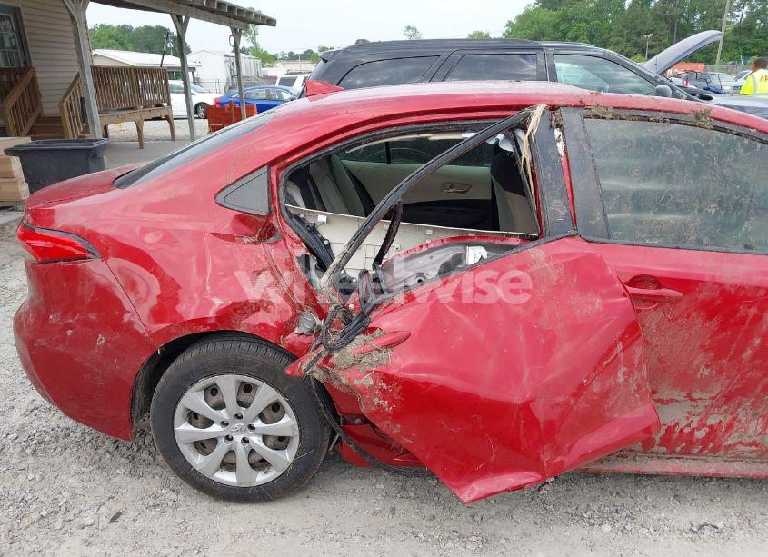 Photo 6 of 2021 Toyota Corolla LE (VIN JTDEPMAE8MJ132880)