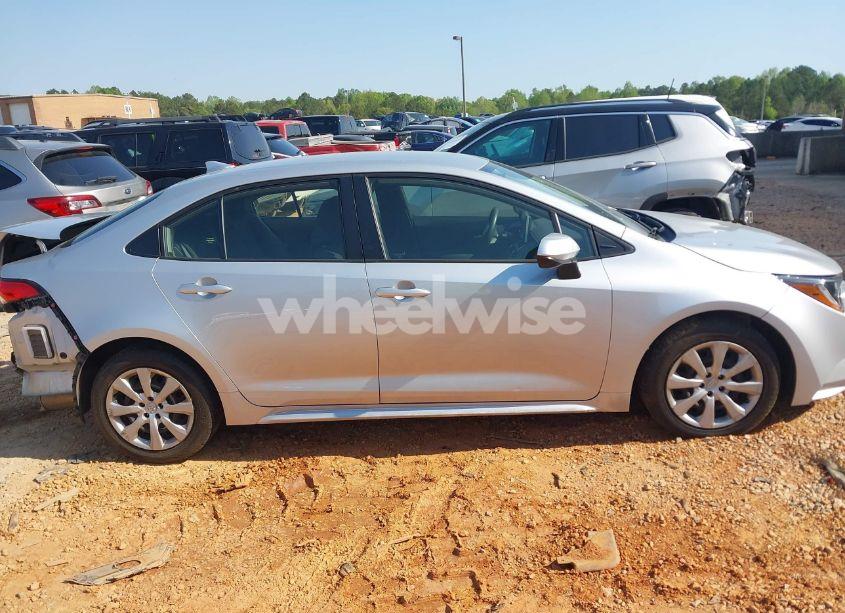 Photo 12 of 2021 Toyota Corolla LE (VIN JTDEPMAE8MJ186700)