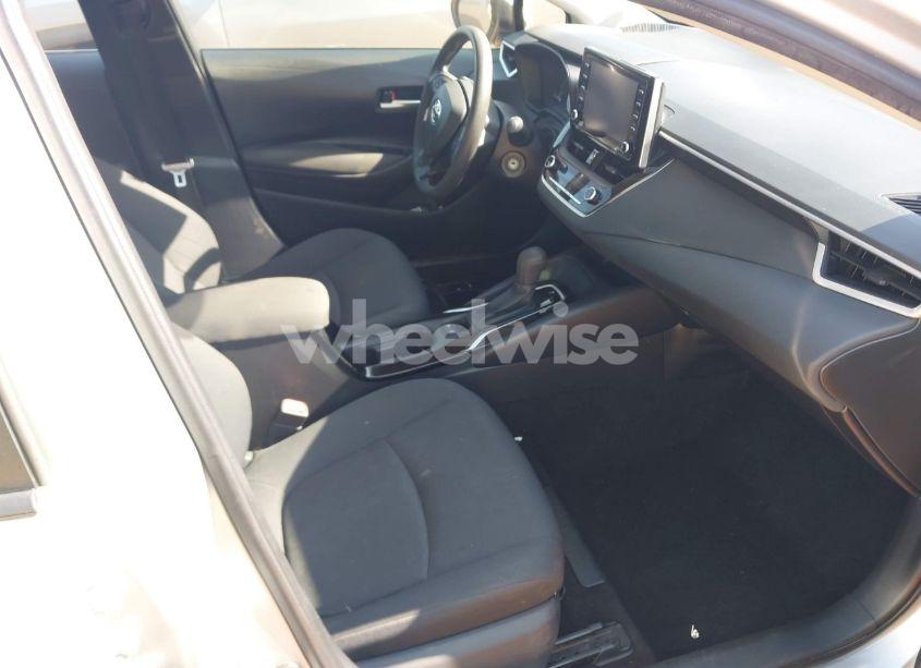 Photo 5 of 2021 Toyota Corolla LE (VIN JTDEPMAE8MJ186700)