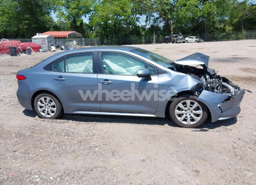 Photo 13 of 2022 Toyota Corolla LE (VIN JTDEPMAE8N3003253)