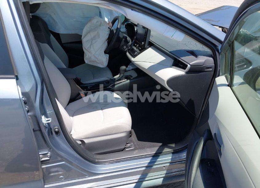 Photo 5 of 2022 Toyota Corolla LE (VIN JTDEPMAE8N3003253)