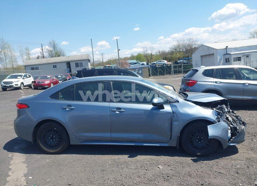 Photo 13 of 2022 Toyota Corolla LE (VIN JTDEPMAE8N3014799)