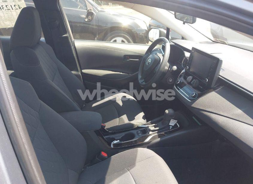 Photo 5 of 2022 Toyota Corolla LE (VIN JTDEPMAE8N3014799)