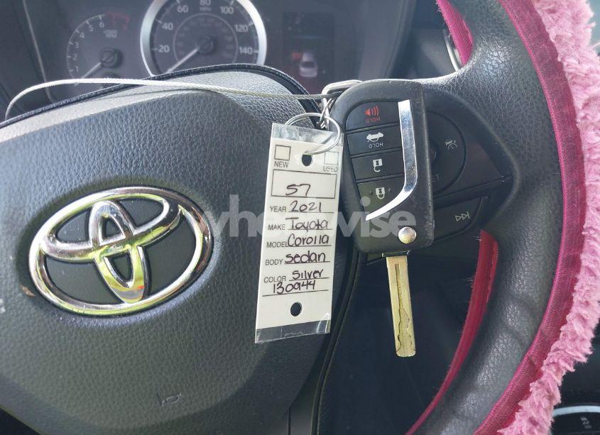 Photo 11 of 2021 Toyota Corolla LE (VIN JTDEPMAE9MJ130944)