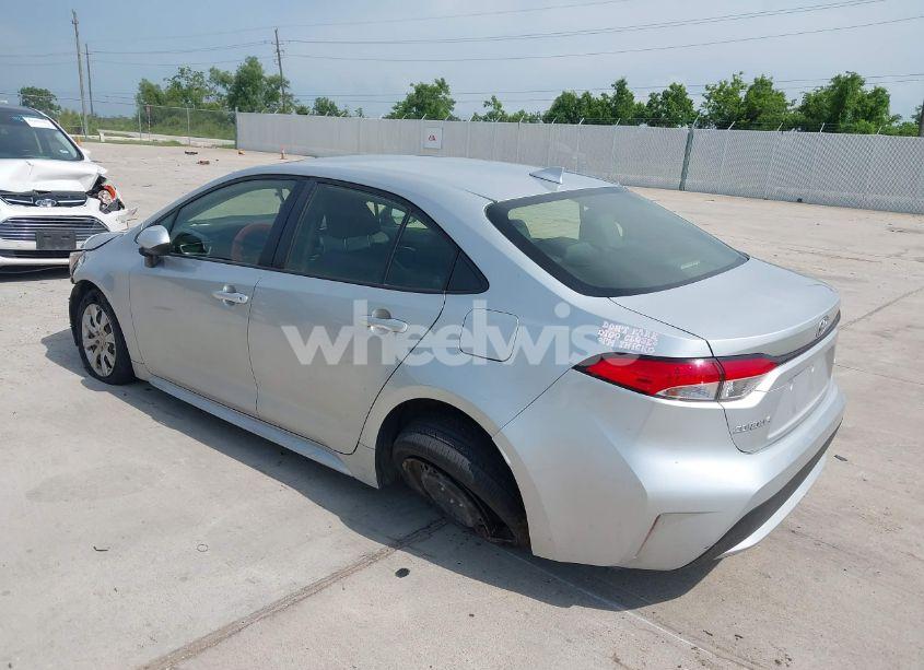 Photo 3 of 2021 Toyota Corolla LE (VIN JTDEPMAE9MJ130944)
