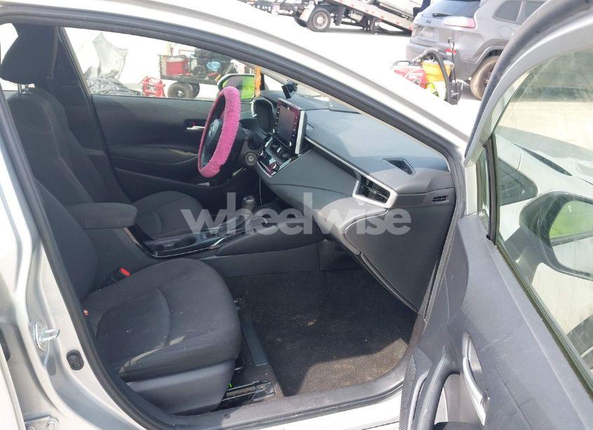 Photo 5 of 2021 Toyota Corolla LE (VIN JTDEPMAE9MJ130944)