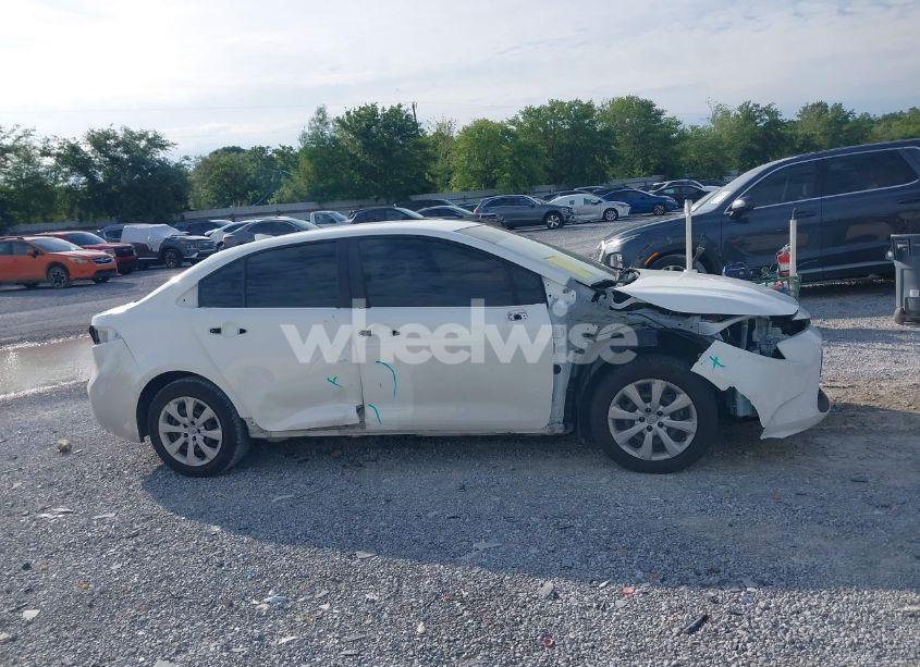 Photo 14 of 2021 Toyota Corolla LE (VIN JTDEPMAE9MJ171204)