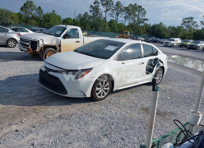 Photo 2 of 2021 Toyota Corolla LE (VIN JTDEPMAE9MJ171204)