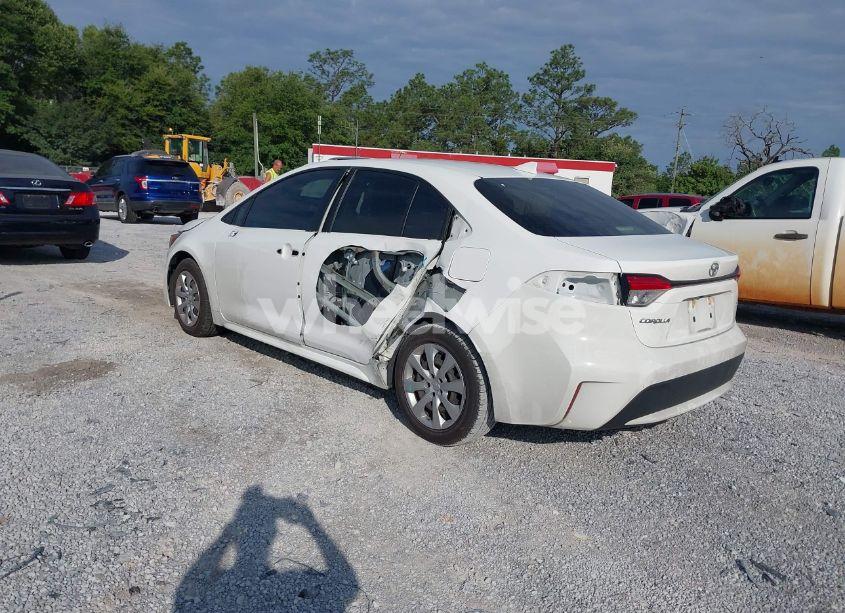 Photo 3 of 2021 Toyota Corolla LE (VIN JTDEPMAE9MJ171204)