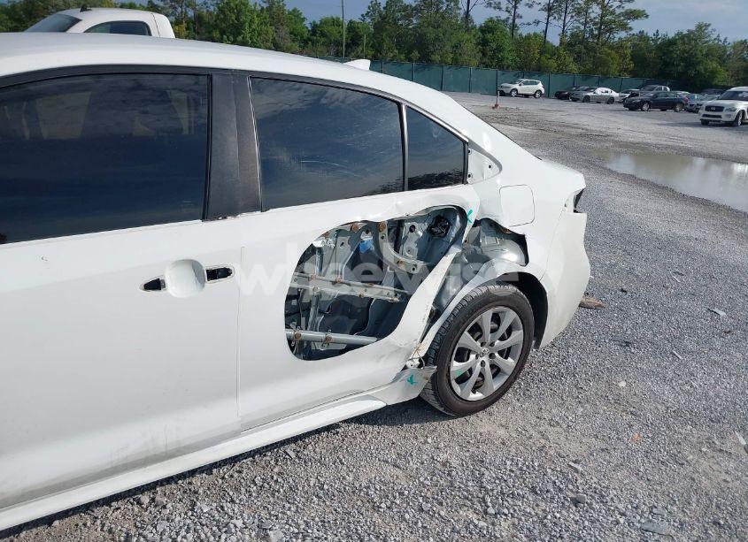 Photo 6 of 2021 Toyota Corolla LE (VIN JTDEPMAE9MJ171204)