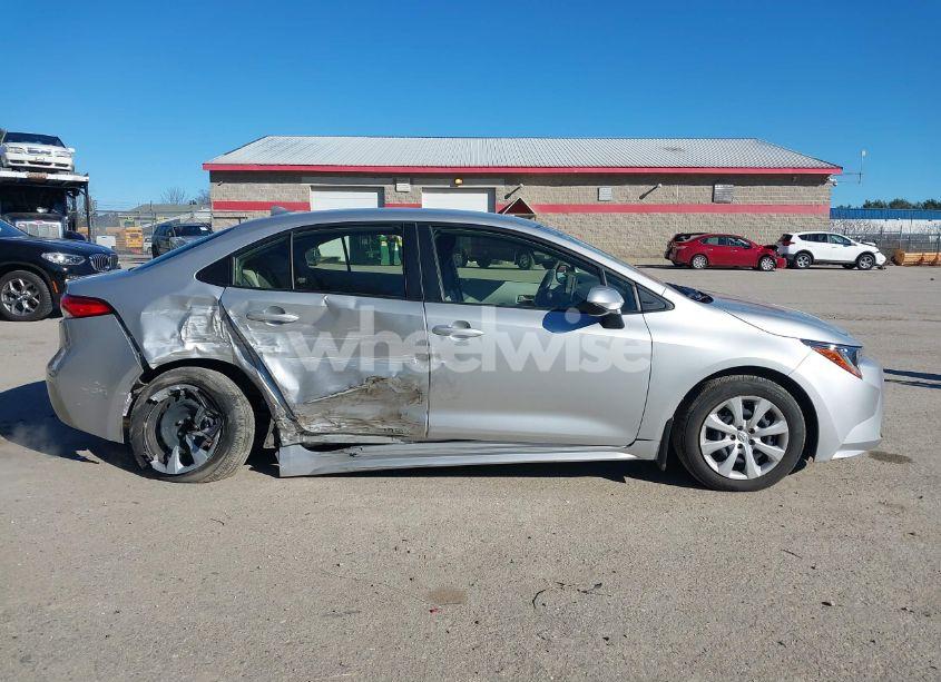 Photo 13 of 2021 Toyota Corolla LE (VIN JTDEPMAE9MJ180856)