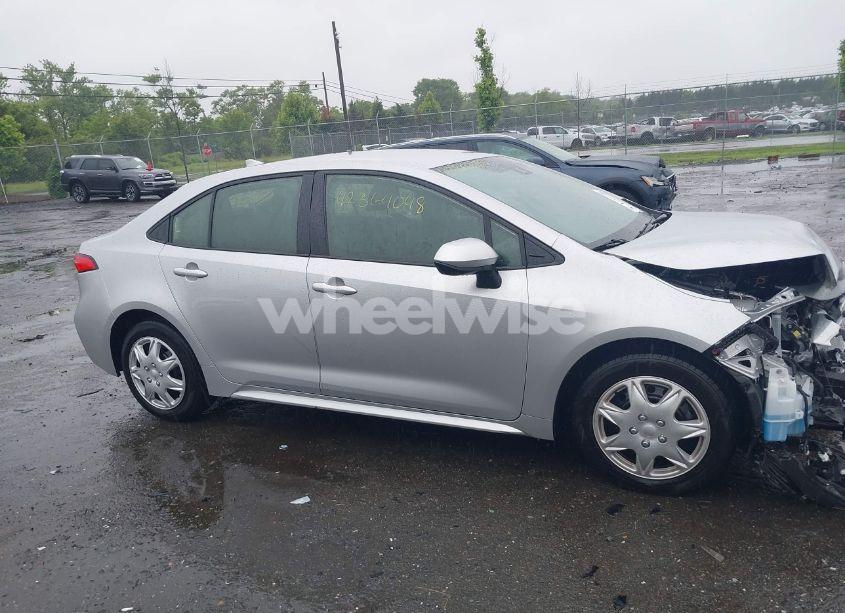 Photo 13 of 2022 Toyota Corolla LE (VIN JTDEPMAE9N3025441)