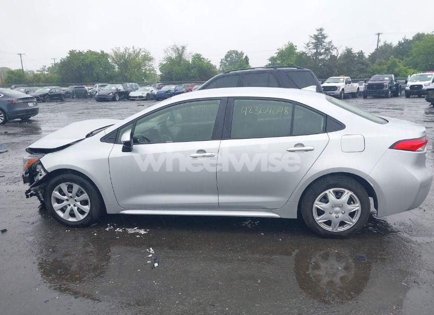 Photo 14 of 2022 Toyota Corolla LE (VIN JTDEPMAE9N3025441)