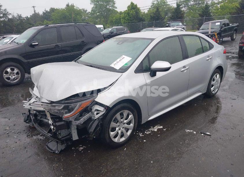 Photo 2 of 2022 Toyota Corolla LE (VIN JTDEPMAE9N3025441)