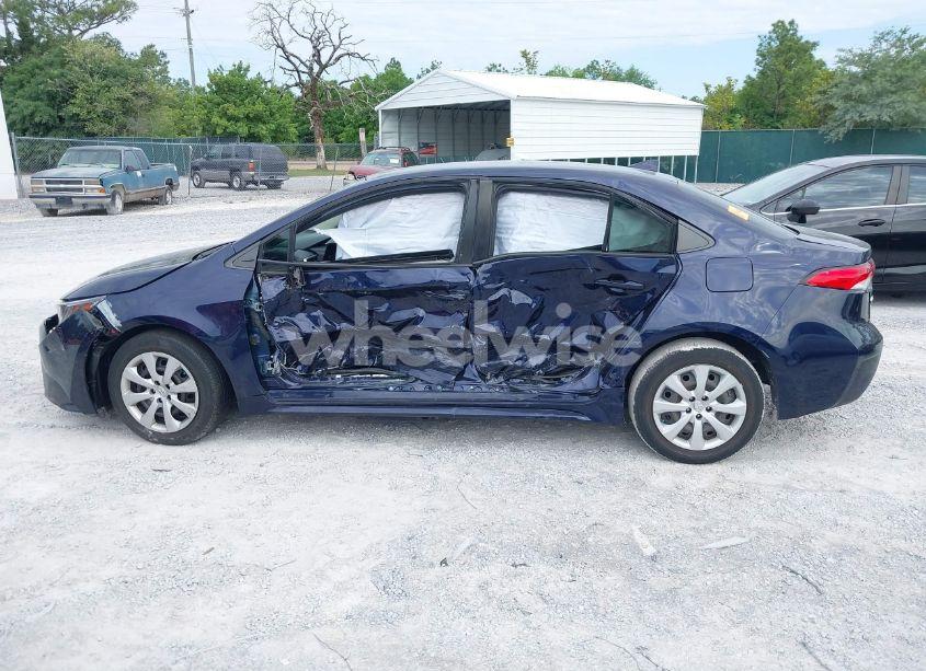 Photo 13 of 2021 Toyota Corolla LE (VIN JTDEPMAEXMJ166626)