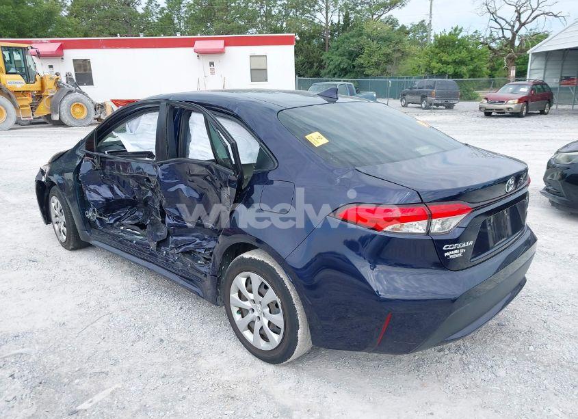 Photo 3 of 2021 Toyota Corolla LE (VIN JTDEPMAEXMJ166626)