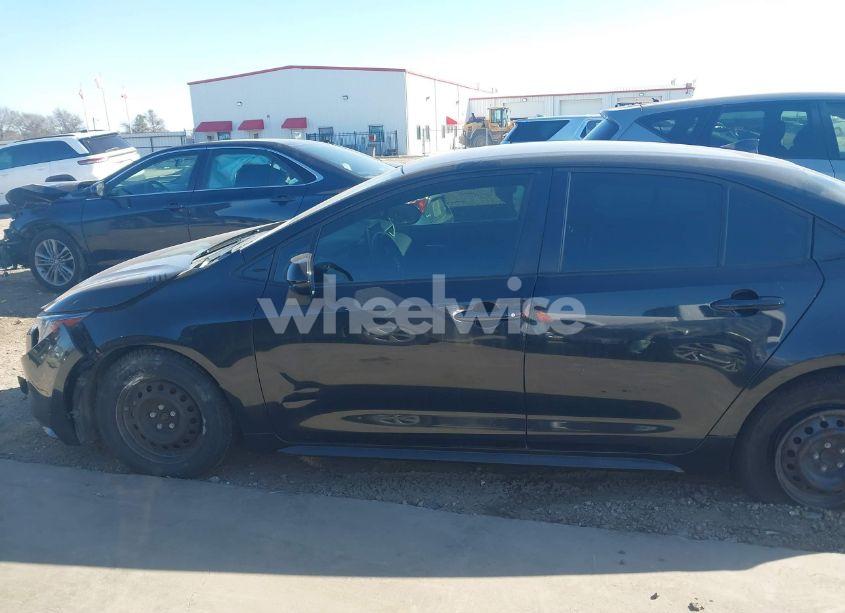 Photo 13 of 2021 Toyota Corolla LE (VIN JTDEPMAEXMJ179053)