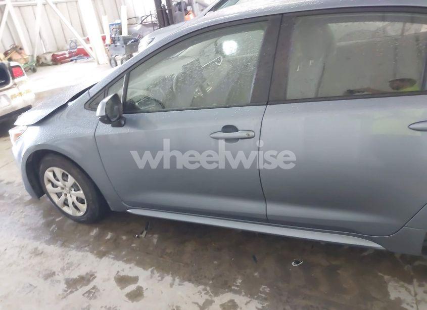 Photo 14 of 2022 Toyota Corolla LE (VIN JTDEPMAEXN3002038)