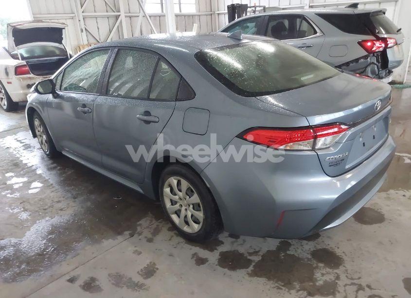 Photo 3 of 2022 Toyota Corolla LE (VIN JTDEPMAEXN3002038)