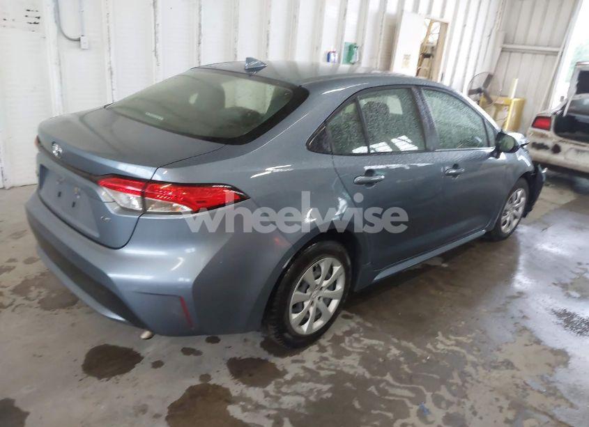 Photo 4 of 2022 Toyota Corolla LE (VIN JTDEPMAEXN3002038)