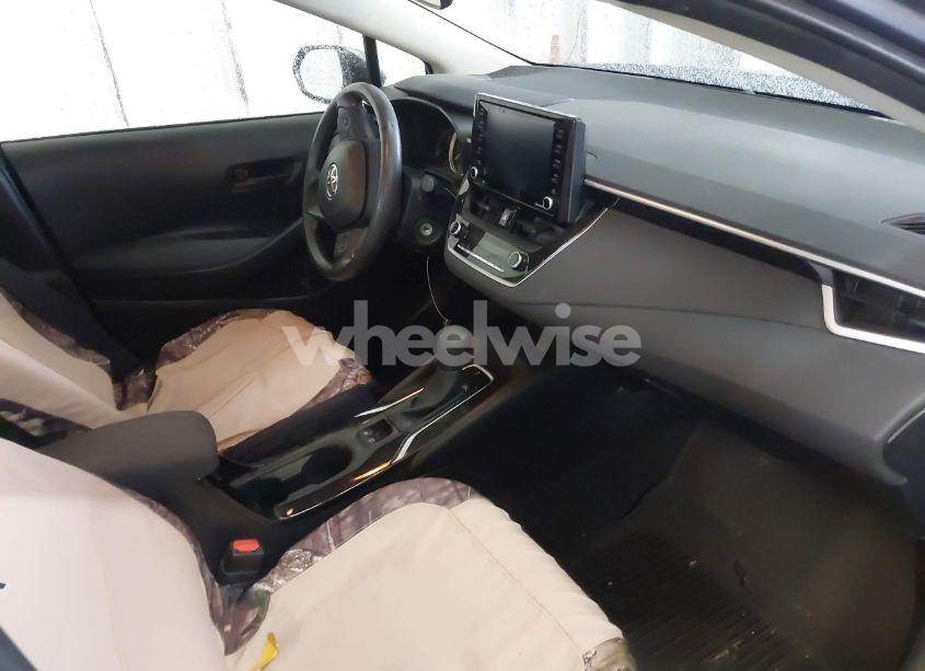 Photo 5 of 2022 Toyota Corolla LE (VIN JTDEPMAEXN3002038)