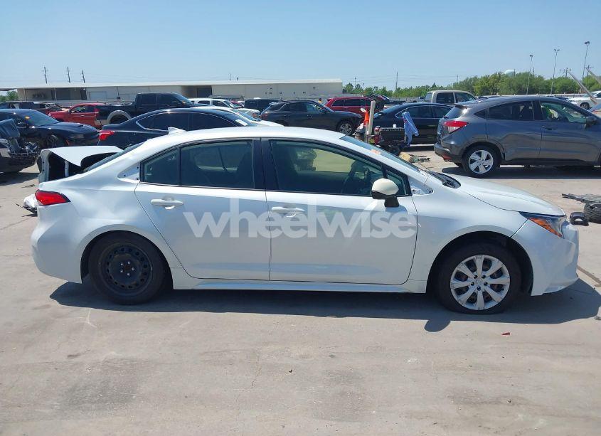 Photo 14 of 2022 Toyota Corolla LE (VIN JTDEPMAEXN3025383)