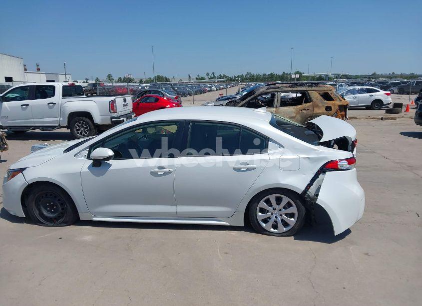 Photo 15 of 2022 Toyota Corolla LE (VIN JTDEPMAEXN3025383)