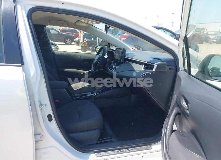 Photo 5 of 2022 Toyota Corolla LE (VIN JTDEPMAEXN3025383)