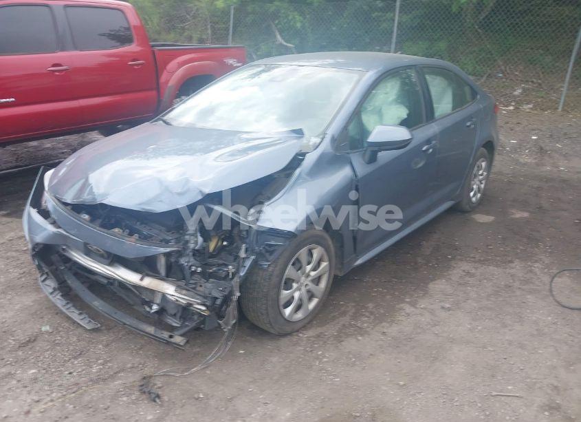 Photo 2 of 2022 Toyota Corolla LE (VIN JTDEPMAEXNJ191267)