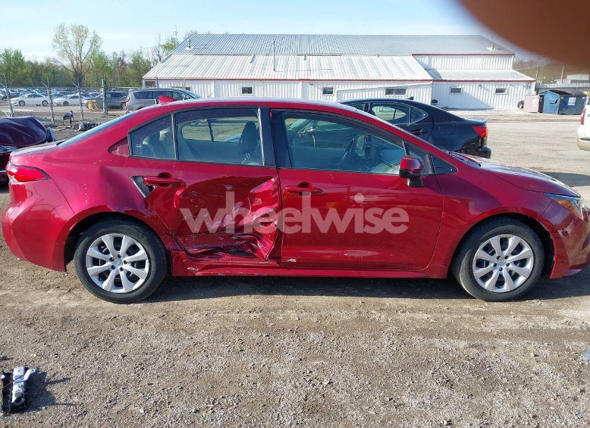 Photo 13 of 2022 Toyota Corolla LE (VIN JTDEPMAEXNJ203272)