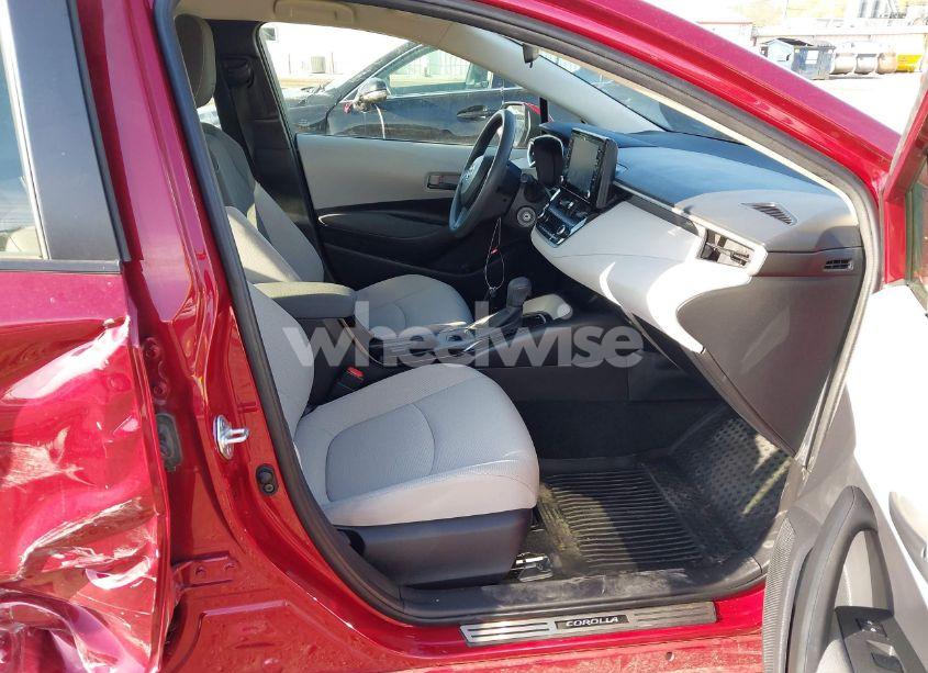 Photo 5 of 2022 Toyota Corolla LE (VIN JTDEPMAEXNJ203272)