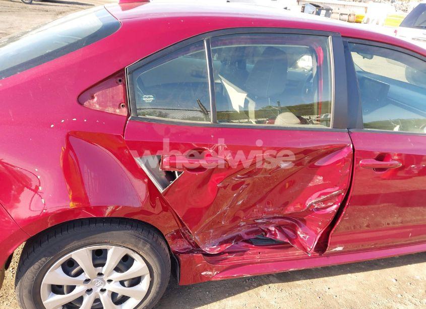 Photo 6 of 2022 Toyota Corolla LE (VIN JTDEPMAEXNJ203272)