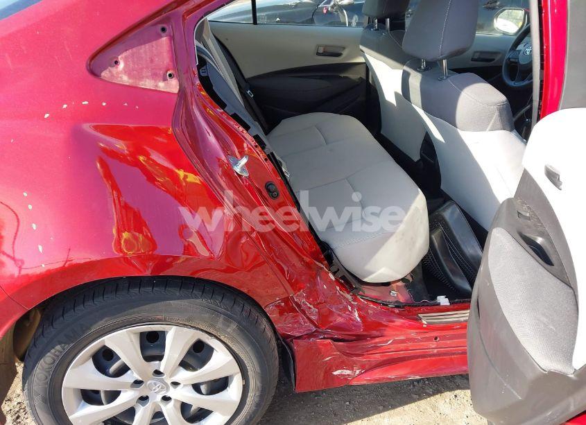 Photo 8 of 2022 Toyota Corolla LE (VIN JTDEPMAEXNJ203272)