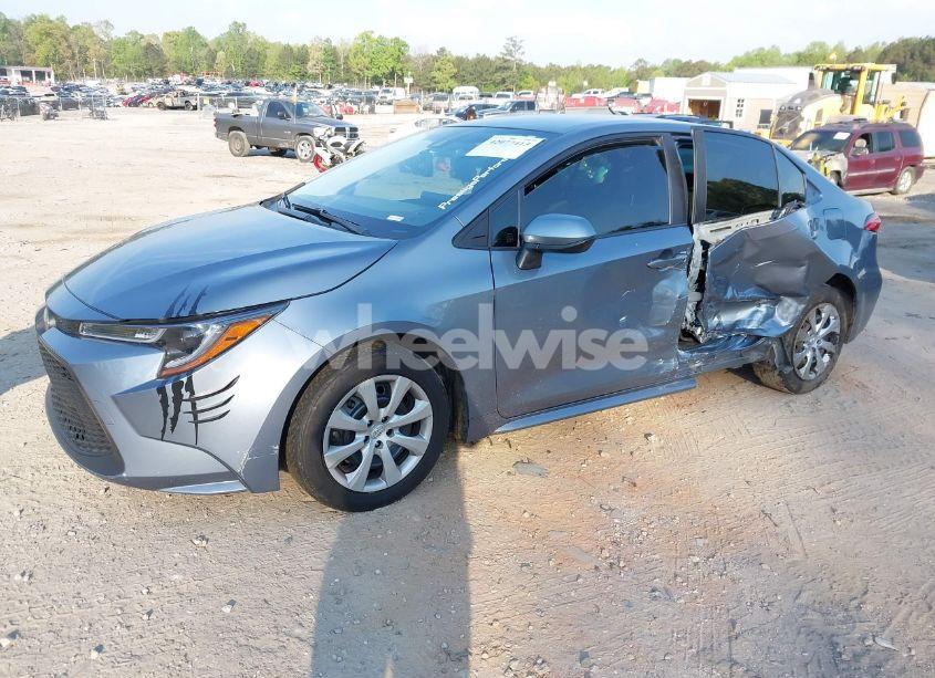 Photo 2 of 2022 Toyota Corolla LE (VIN JTDEPMAEXNJ224722)