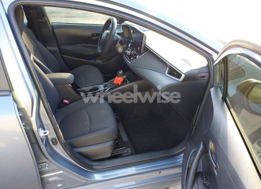 Photo 5 of 2022 Toyota Corolla LE (VIN JTDEPMAEXNJ224722)