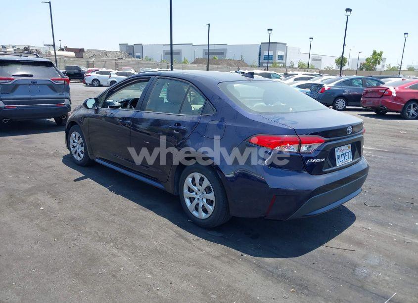 Photo 3 of 2020 Toyota Corolla LE (VIN JTDEPRAE0LJ013247)