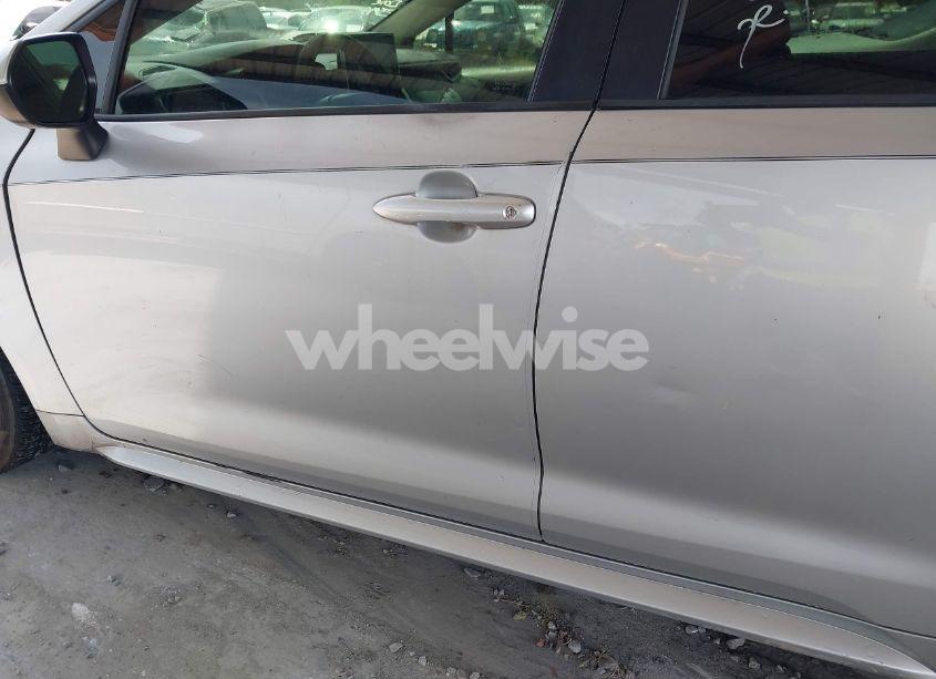 Photo 19 of 2020 Toyota Corolla LE (VIN JTDEPRAE1LJ067446)