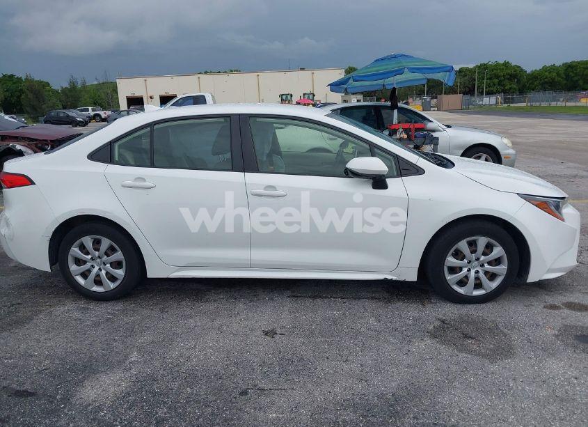 Photo 13 of 2020 Toyota Corolla LE (VIN JTDEPRAE2LJ014268)