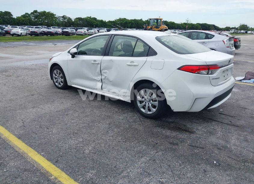 Photo 3 of 2020 Toyota Corolla LE (VIN JTDEPRAE2LJ014268)