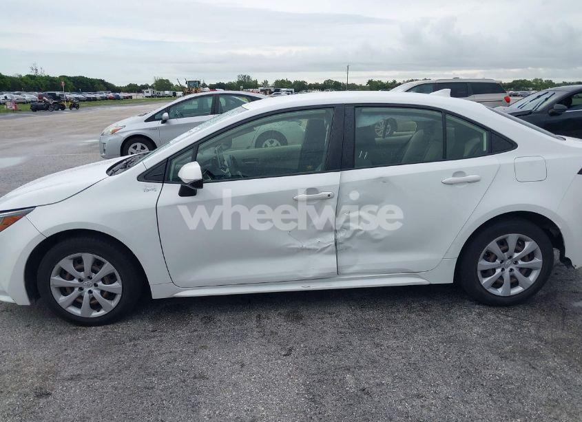 Photo 6 of 2020 Toyota Corolla LE (VIN JTDEPRAE2LJ014268)