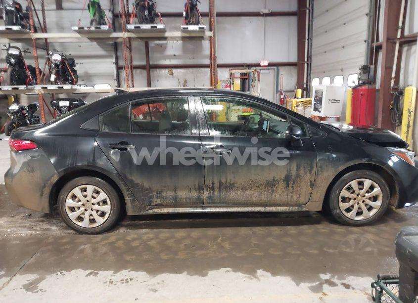 Photo 13 of 2020 Toyota Corolla LE (VIN JTDEPRAE2LJ044709)