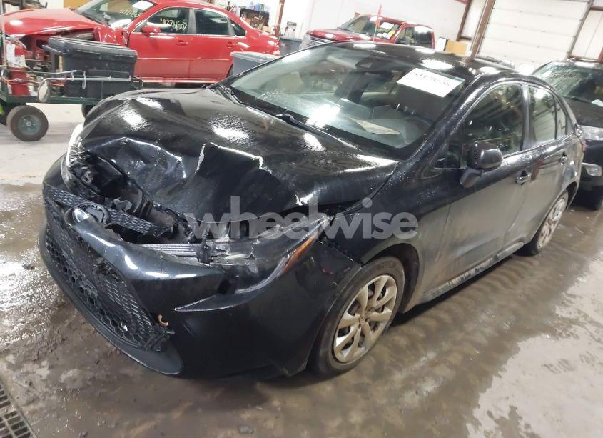 Photo 2 of 2020 Toyota Corolla LE (VIN JTDEPRAE2LJ044709)