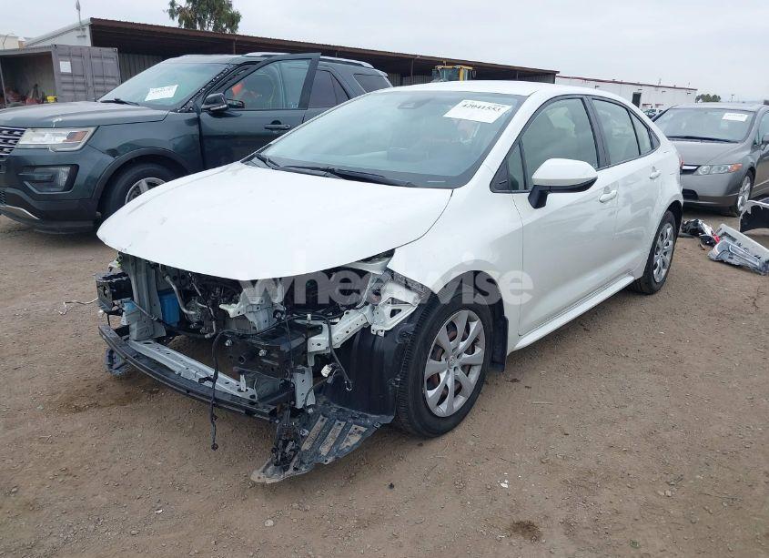 Photo 2 of 2020 Toyota Corolla LE (VIN JTDEPRAE2LJ091965)