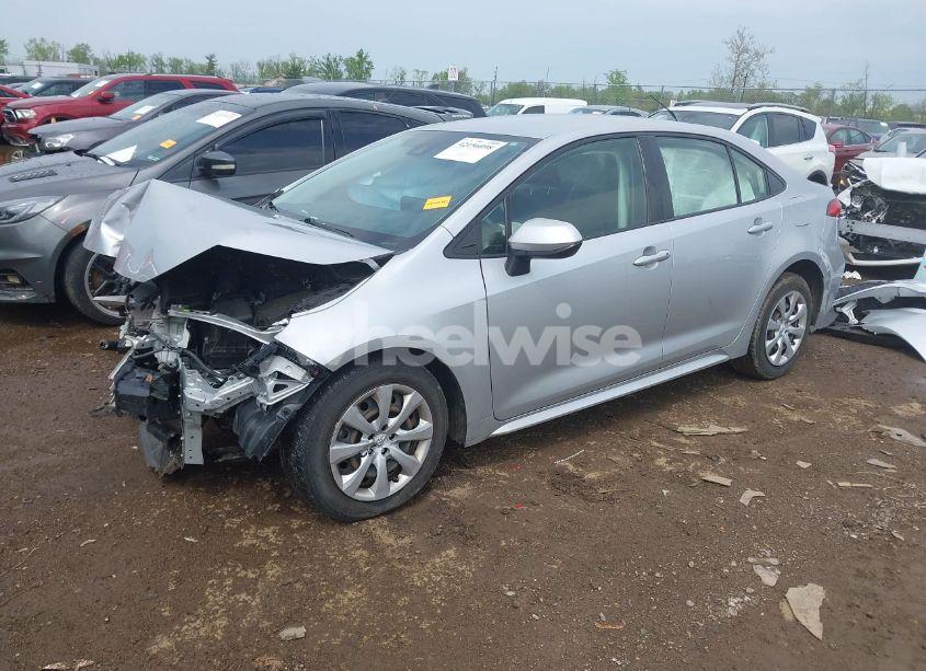 Photo 2 of 2020 Toyota Corolla LE (VIN JTDEPRAE2LJ102365)