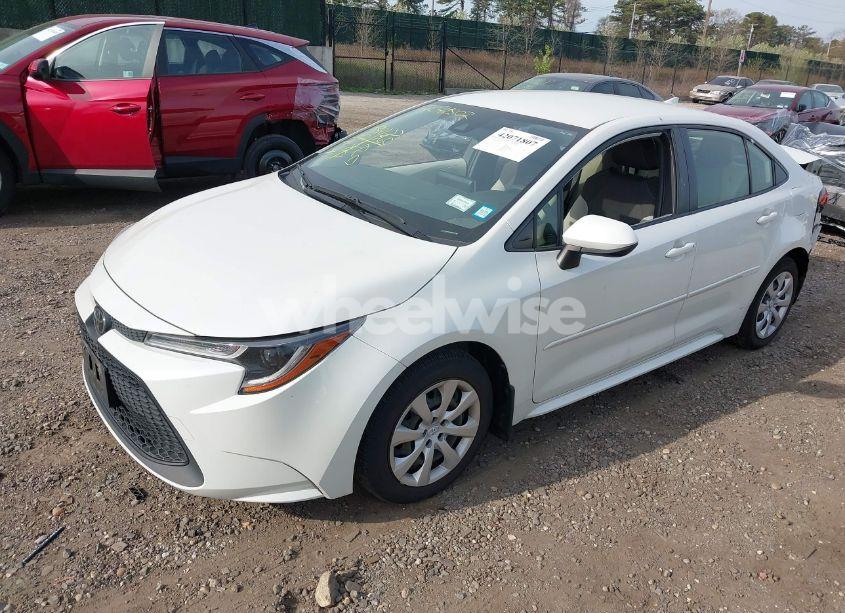 Photo 2 of 2020 Toyota Corolla LE (VIN JTDEPRAE3LJ011797)